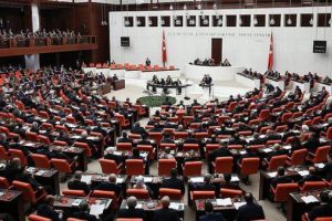 Bakanlar Kurulu'na KHK yetkisi veren tasarı Meclis'te kabul edildi