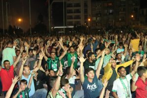 Akhisarlılar tarihi zaferi kutladı
