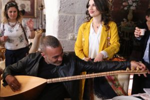 Aşk ve Mavi'de Mümin Sarıkaya sürprizi