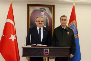 Eski Bursa Valisi Karaloğlu: ''Aradığınız vali ben değilim paşam''