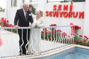 Bursa'da huzurevinde mutluluğu yakaladılar!
