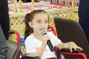 Engelli minik Tuba'dan duygulandıran şarkı