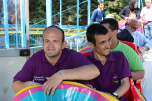 Bursa'da OBAM'lı öğrenciler lunaparkta eğlendi