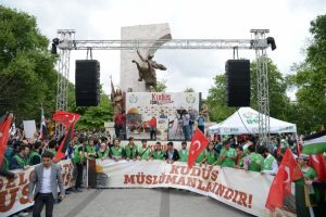 Binlerce kişi, ABD'nin Kudüs kararını protesto etti