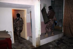 Torbacılara şafak baskını! Gözaltılar var...