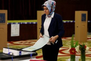 Irak'ta oy verme işlemi başladı