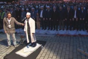 AGD'den Ayasofya meydanında sabah namazı