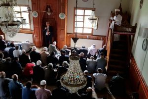 O camide işaret dili ile hutbe veriliyor!