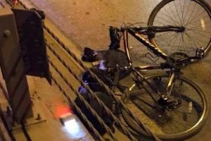 Türkiye turuna çıkan bisikletçilere kamyon çarptı!