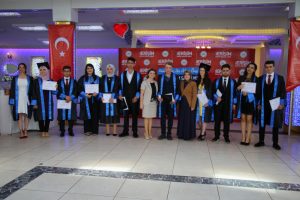 Türkiye'nin ilk hemşire yardımcıları mezun oldu