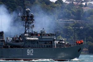 Rus askeri gemileri boğazdan art arda geçti