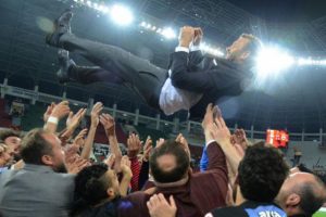 Akhisarspor Buruk'la devam edecek