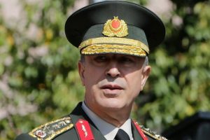Orgeneral Akar Anneler Günü'nü kutladı