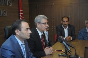 CHP Bursa'da yeni üyeler rozetlerini taktı