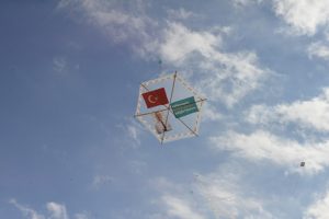 Bursa Nilüfer'de gökyüzü uçurtmalarla şenlendi