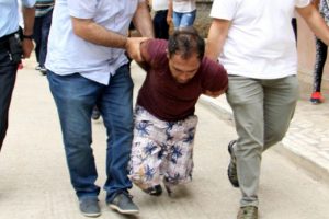 Suçüstü yakalandı! Parayı almaya gelince...