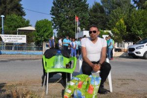 Ölen hayvanlar için tek kişilik eylem