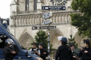 Paris'te korkunç saldırı! Saldırgan...