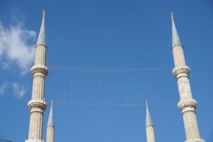 ''Son mahyacı'' minarelerin süsünü ramazana hazırladı