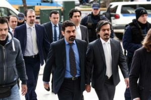 Darbeci binbaşı gizlice tahliye edildi