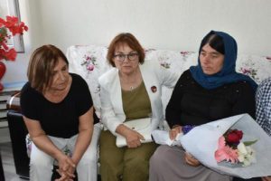 Selvi Kılıçdaroğlu, şehit annelerini ziyaret etti