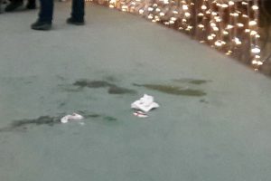 Eşini 17 yerinden bıçakladı, vatandaşlar hastanelik etti