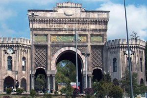 İstanbul Üniversitesi'nde not şişirme skandalı!