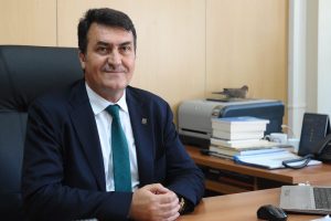 Bursa'da Başkanın makamında onu görenler şaşkına dönüyor