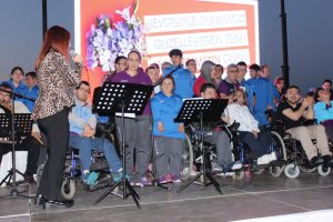 Bursa'da Engelsiz Koro'dan müzik ziyafeti