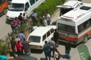 Yol ortasında dehşet! 4 kişi araçla önünü kesti...