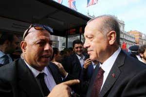 Mısırlı güvenlikçiden Erdoğan'a sevgi gösterisi