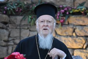 Bartholomeos'un okuduğu ilkokula heykeli yaptırıldı