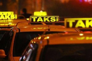 Takside unutulan para dolu çantanın sahibini 4 saat arayıp buldu