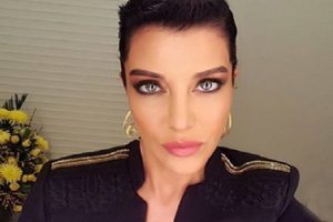 Deniz Akkaya'ya eski sevgilisini tehditten ceza!