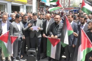 Katliama karşı Türkiye tek yürek