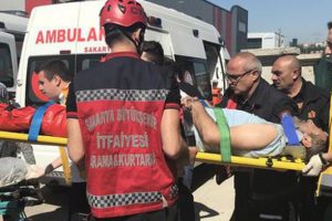 Yük asansörü yere çakıldı: 3 yaralı