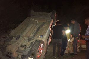 Bursa'da sandık yüklü araç takla attı
