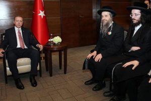 Erdoğan siyonizm karşıtı Musevileri kabul etti