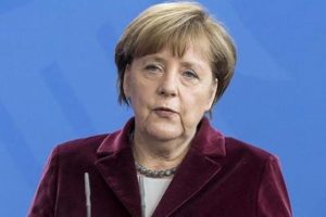Merkel'den skandal açıklama: Göstericiler huzuru bozuyor