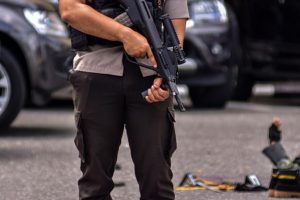 Endonezya'da polis merkezine bıçaklı saldırı