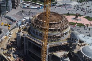 Taksim Camii'nde minarelerin yapımına başlandı