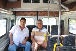 Dolmuşun koltuklarını su borusuyla soğutuyor