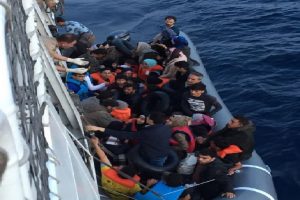 Antalya'da batan bottaki 50 kaçak göçmen kurtarıldı