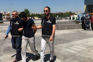 Uyanık hırsızlar pitbull köpeğiyle polisi şaşırtmaya çalıştı