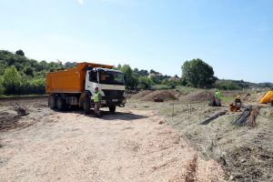Bursa Mudanya'da 6 mahalleye halı saha