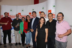 Bursa'da Meslek Tiyatroları'nda ödüller sahiplerini buldu