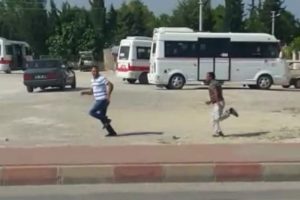 Dolmuşa bindirmeyen şoförü kovalayıp bıçakladı!