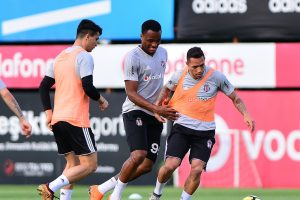 Beşiktaş 10 eksikle çalıştı