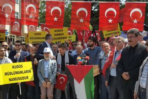 MHP Bursa Milletvekili Aday Adayı Taşcı vatandaşlara Cumhur ittifakını anlatıyor