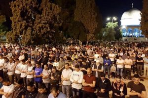 Mescid-i Aksa'da ilk teravih namazı kılındı